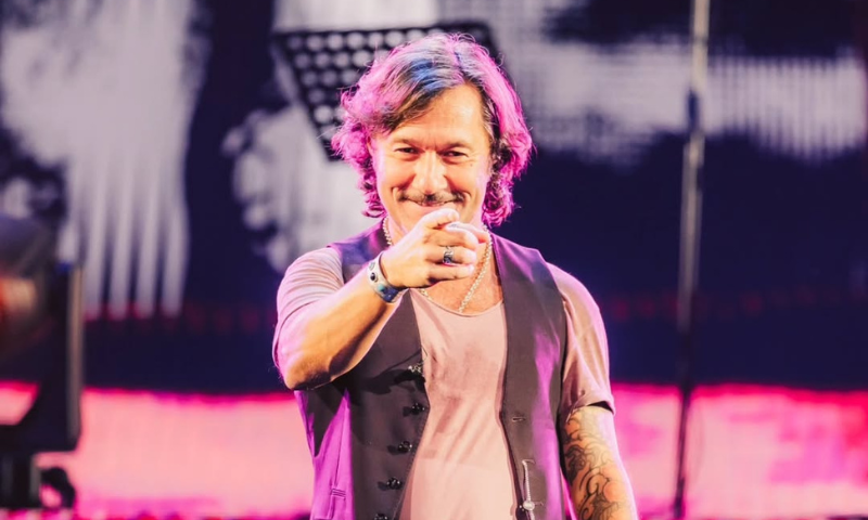 TRAS AGOTAR 5 FUNCIONES, DIEGO TORRES ANUNCIA SHOW SINFÓNICO EN BUENOS AIRES