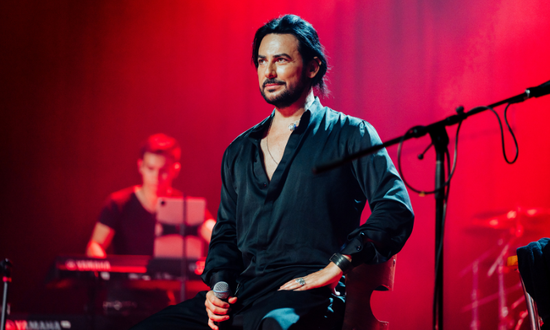 CONCIERTO ÍNTIMO DE BETO CUEVAS: HOMENAJE AL MTV UNPLUGGED DE LA LEY